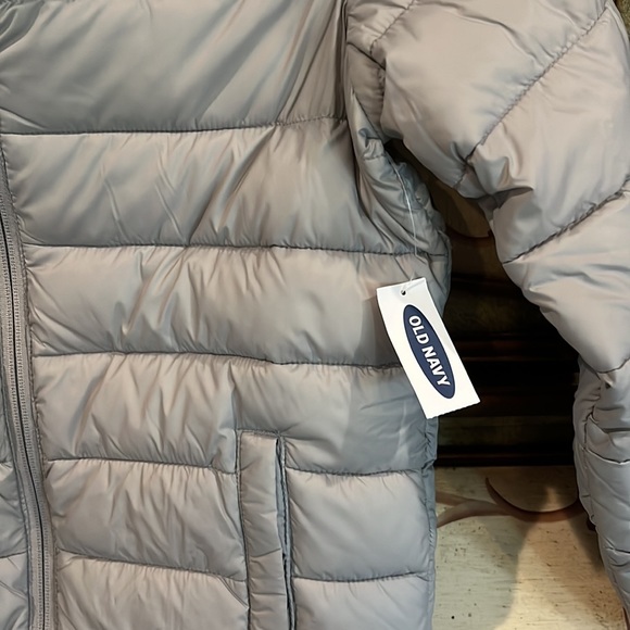 Old Navy Puffer Jacket. Size M(8). Packable. Has place for Name and Loop - Picture 2 of 8